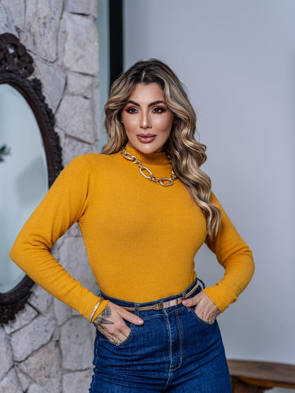 Blusa Básica Gola Alta - Mostarda