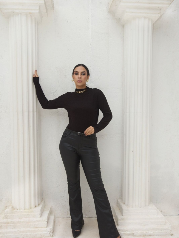 Blusa Gola Alta Siena - Preta